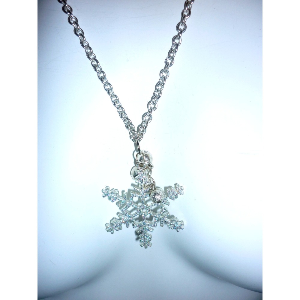 Silver‎ Tone Snowflake Pendant Necklace Rhinestone Charm